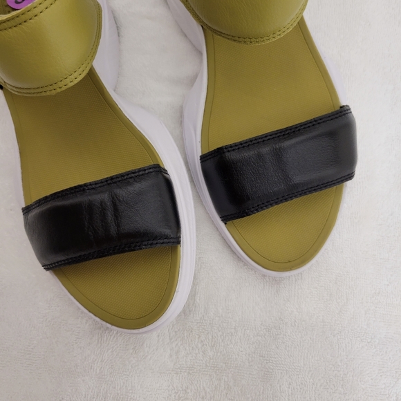 Sorel Women's Explorer Blitz Stride Sandals Olive and Black - Picture 4 of 9